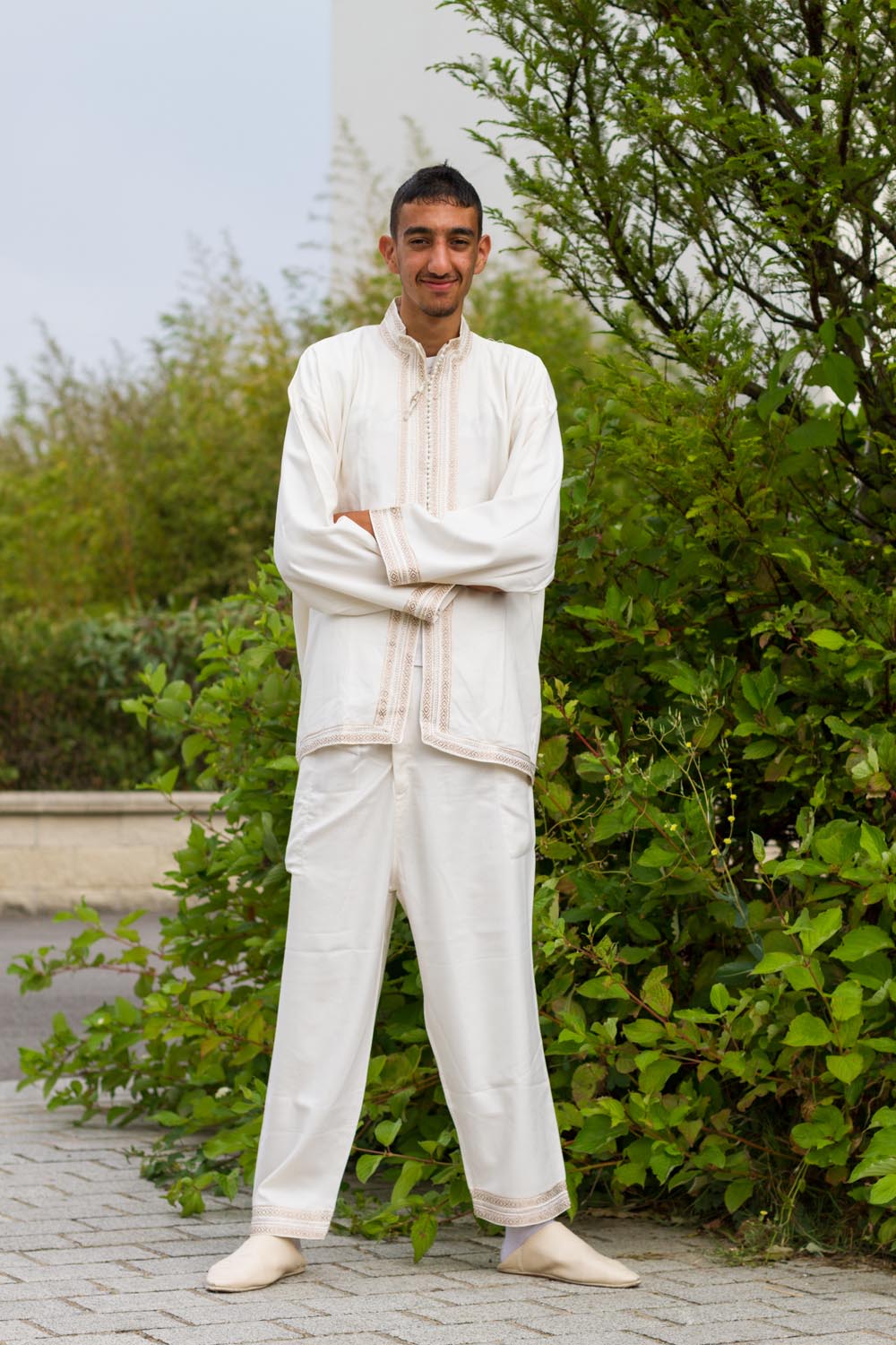 Pour le ramadan, Moujib portait une tenue traditionnelle Marocaine. For the Ramadan, Moujib was wearing a traditional clothe from Marocco.