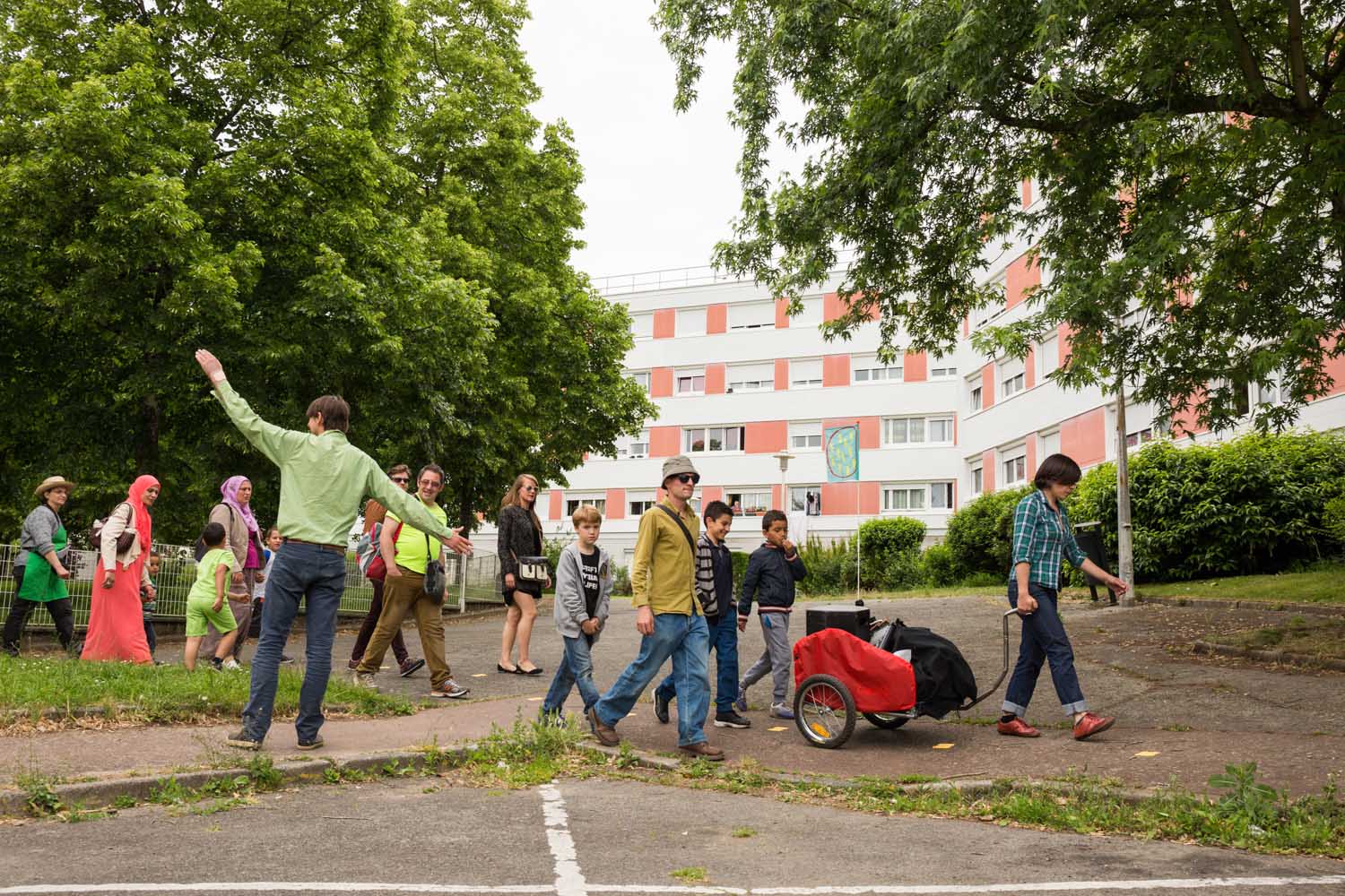 Radio Charette / balade sonore à travers le quartier ( en partenariat avec les Am'arts dans le cadre de "Façades Exquises" )                               Quartier Bottière, Nantes                   30 mai 2015