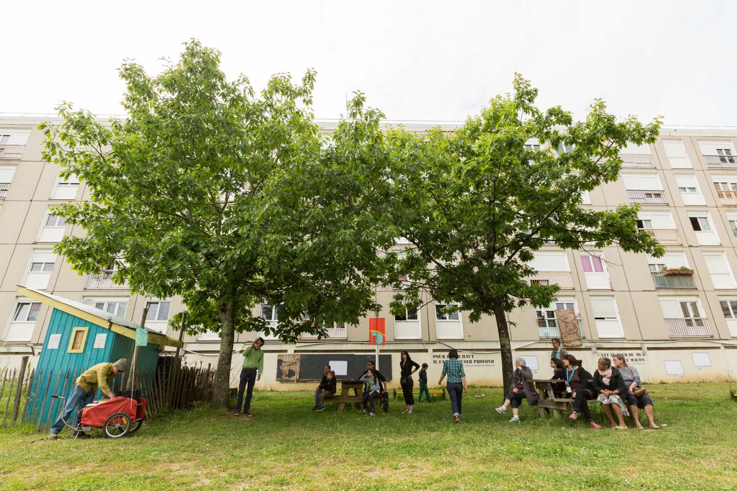 Radio Charette / balade sonore à travers le quartier ( en partenariat avec les Am'arts dans le cadre de "Façades Exquises" )                               Quartier Bottière, Nantes                   30 mai 2015