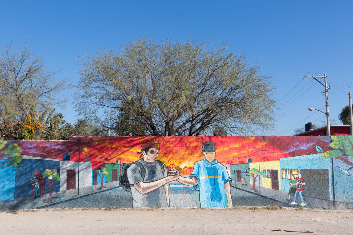 El Mijis worked more than a year as director of youth for La Pila district in San Luis Potosi capital. He led several social works with gangs, such as painting murals or odd jobs for the youth painting the houses of the neighborhood. 
La Pila, San Luis Potosi, SLP, Mexico - 04/01/2017. 

Mijis a travaillé plus d'un an en tant que directeur jeunesse à la Pila, en périphérie de la capitale de San Luis Potosi. Il y a mené plusieurs travaux sociaux avec des bandes, comme peindre ces fresques dans la ville ou encore des plans job auprès des jeunes pour repeindre les maisons des quartiers. 
La Pila, San Luis Potosi, SLP, Mexique - 04/01/2017.