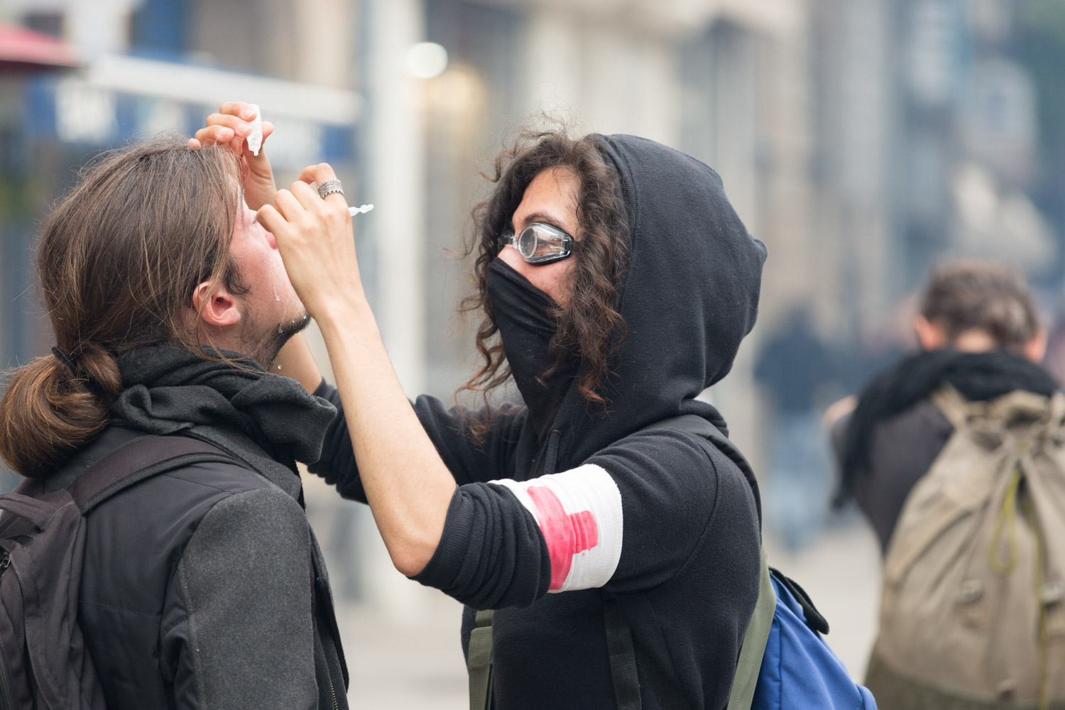 Recap of three months of social struggle against the El Khomri labour law project in Nantes during spring 2016. 
After tear gas attack, some volunteers help the ones who couldn't protect their eyes.                        
Nantes, France - 17/05/2016. 

Retour sur trois mois de mouvements sociaux contre le projet de loi travail El Khomri à Nantes pendant le printemps 2016. 
Après une attaque au gaz lacrymogène, des volontaires soigent ceux qui n'ont pas pu se protéger les yeux. 
Nantes, France - 17/05/2016.