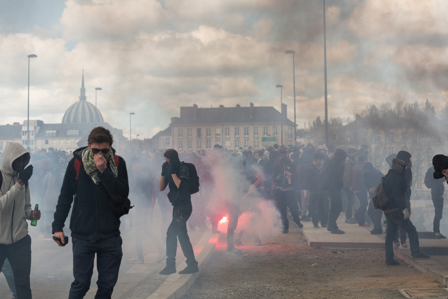 Recap of three months of social struggle against the El Khomri labour law project in Nantes during spring 2016. 
On the 28th of April is a general strike all over France, such as in Nantes. This demonstration was also violent and the city paralysed.                               
Nantes, France - 28/04/2016. 

Retour sur trois mois de mouvements sociaux contre le projet de loi travail El Khomri à Nantes pendant le printemps 2016. 
Le 28 avril 2016, la France était paralysée à cause des manifestations, comme ici à Nantes, théâtre de nombreuses violences. 
Nantes, France - 28/04/2016.