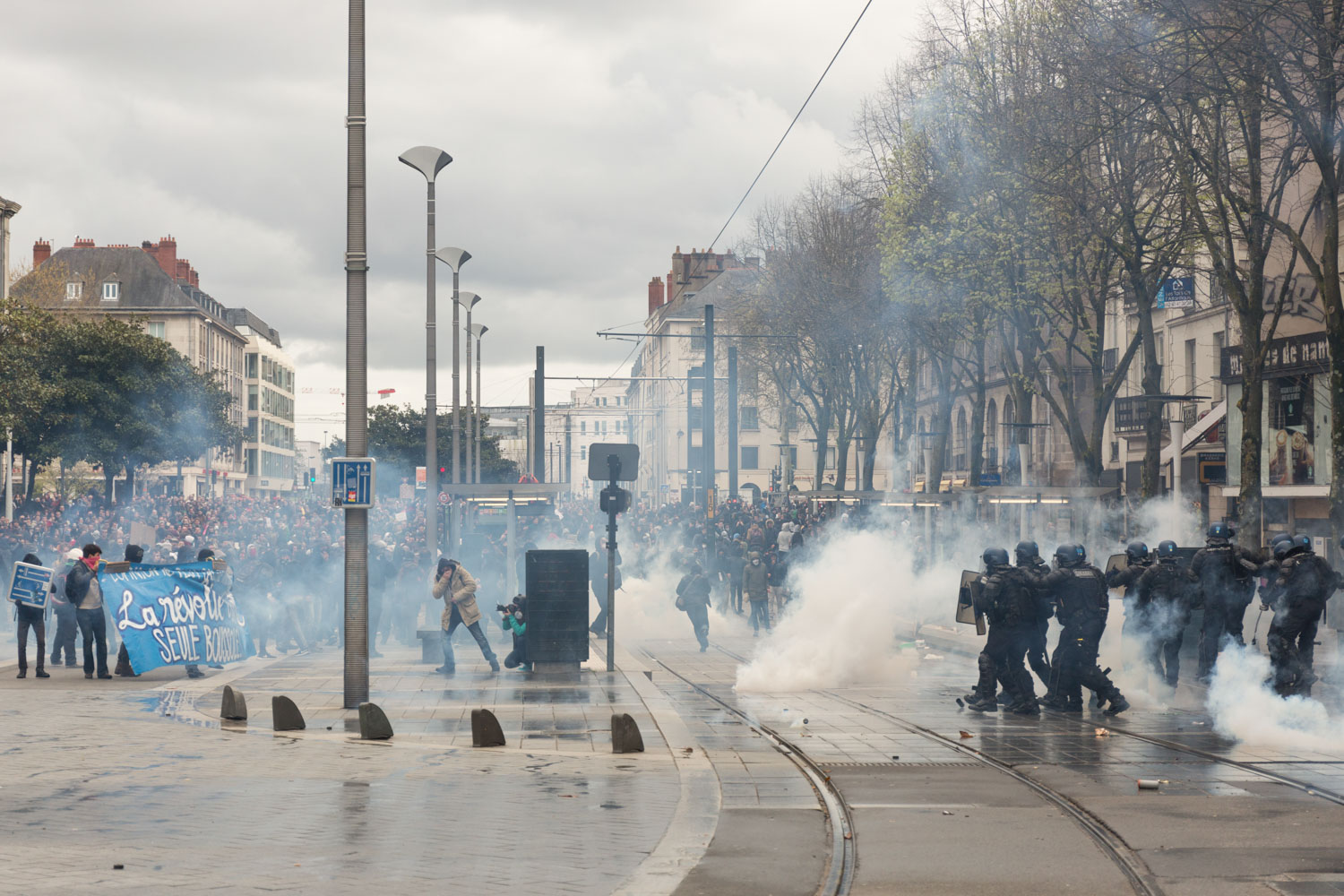 Recap of three months of social struggle against the El Khomri labour law project in Nantes during spring 2016. 
Fights between demonstrators and police forces in the town center of Nantes. 
Nantes, France - 09/04/2016. 

Retour sur trois mois de mouvements sociaux contre le projet de loi travail El Khomri à Nantes pendant le printemps 2016. 
Affrontements entre manifestants et CRS en plein centre-ville de Nantes. 
Nantes, France - 09/04/2016.