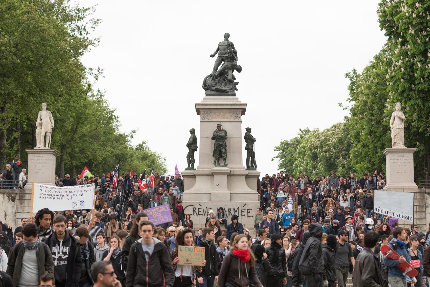 Recap of three months of social struggle against the El Khomri labour law project in Nantes during spring 2016.  
Demonstrations occured one or twice a week. This one was supervised by more police forces as the train station was devasted during the last one. 
Nantes, France - 17/05/2016. 

Retour sur trois mois de mouvements sociaux contre le projet de loi travail El Khomri à Nantes pendant le printemps 2016. 
Les manifestations se répétaient une à deux fois par semaine. Celle-ci est encadrée par davantage de forces de l'ordre étant donné que la dernière manifestation a été le théâtre du saccage de la gare SNCF.  
Nantes, France - 17/05/2016.