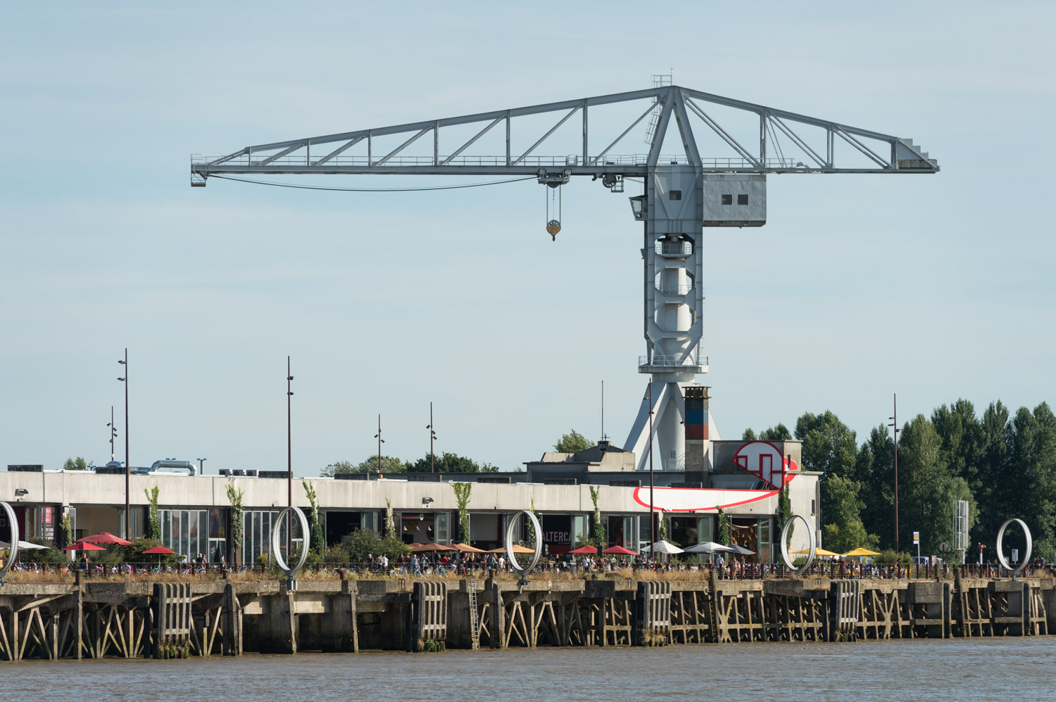 Grue Grise et Hangar à Bananes