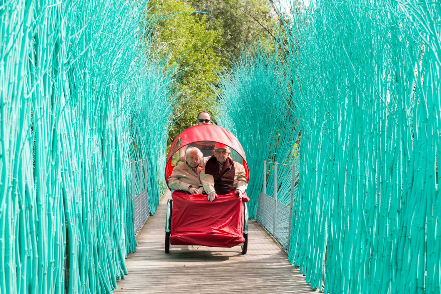 Sortie en triporteurs avec des personnes âgées dans le centre-ville de Nantes et le long de l'Erdre.

Association sélectionnée au prix national de la fondation Norauto.