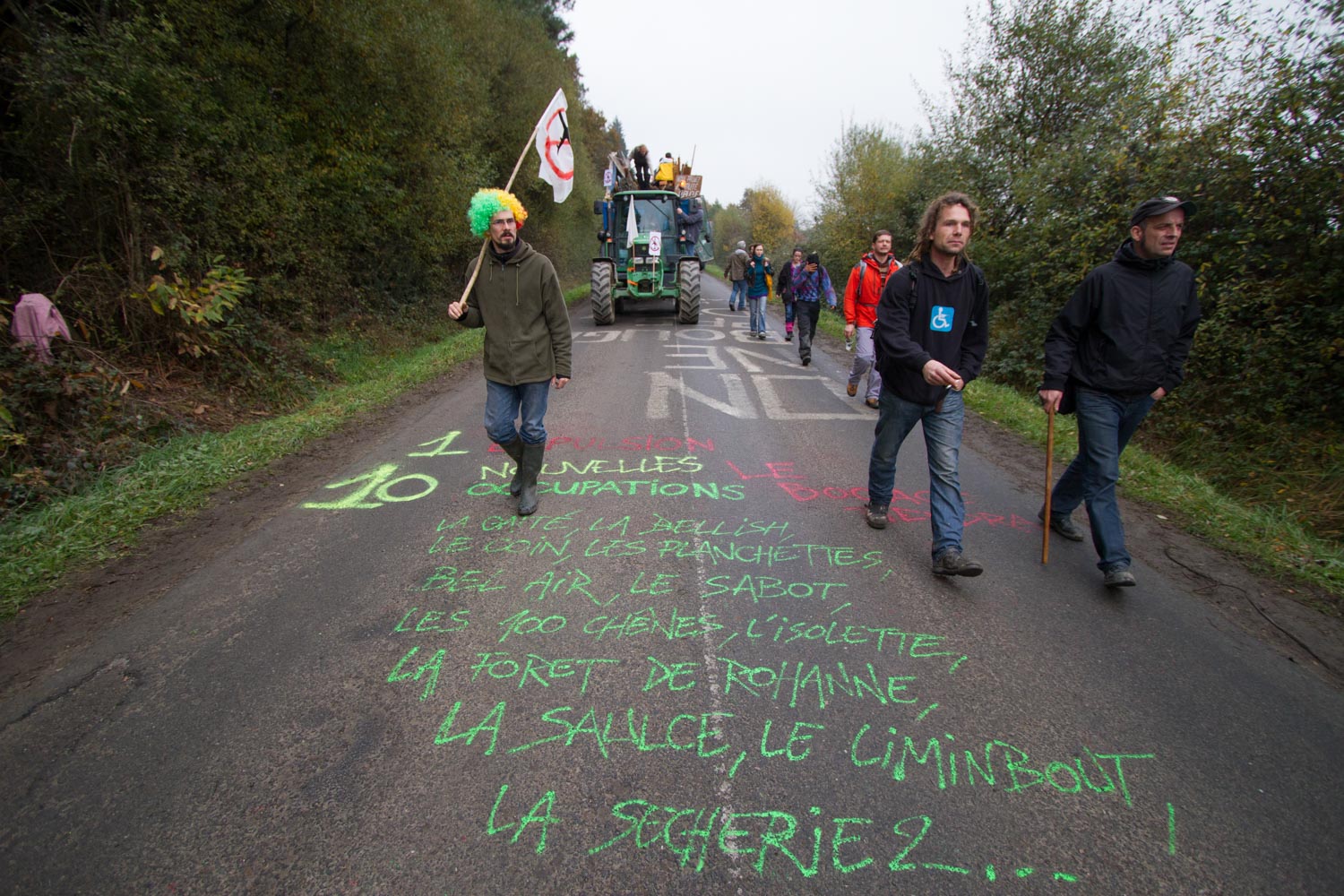 Demonstration in Notre-Dame-des-landes to protest against the construction of an airport in a rural area near Nantes.
Notre-Dame-des-Landes, France - 17/11/2012.

Manifestation à Notre-Dame-des-Landes pour protester contre le projet d'aéroport dans ce milieu rural au nord de Nantes.
Notre-Dame-des-Landes, France - 17/11/2012.