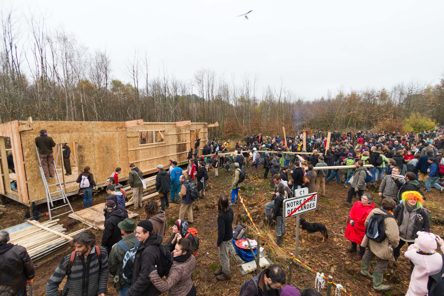 Demonstration in Notre-Dame-des-landes to protest against the construction of an airport in a rural area near Nantes.
Notre-Dame-des-Landes, France - 17/11/2012.

Manifestation à Notre-Dame-des-Landes pour protester contre le projet d'aéroport dans ce milieu rural au nord de Nantes.
Notre-Dame-des-Landes, France - 17/11/2012.