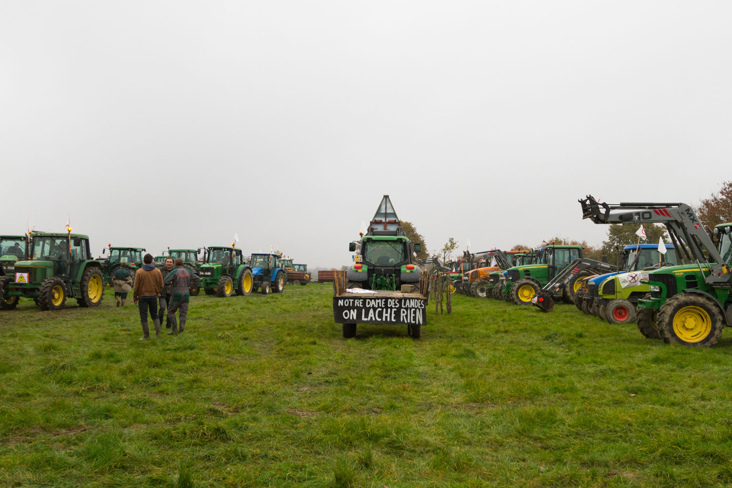 Demonstration in Notre-Dame-des-landes to protest against the construction of an airport in a rural area near Nantes.
Notre-Dame-des-Landes, France - 17/11/2012.

Manifestation à Notre-Dame-des-Landes pour protester contre le projet d'aéroport dans ce milieu rural au nord de Nantes.
Notre-Dame-des-Landes, France - 17/11/2012.