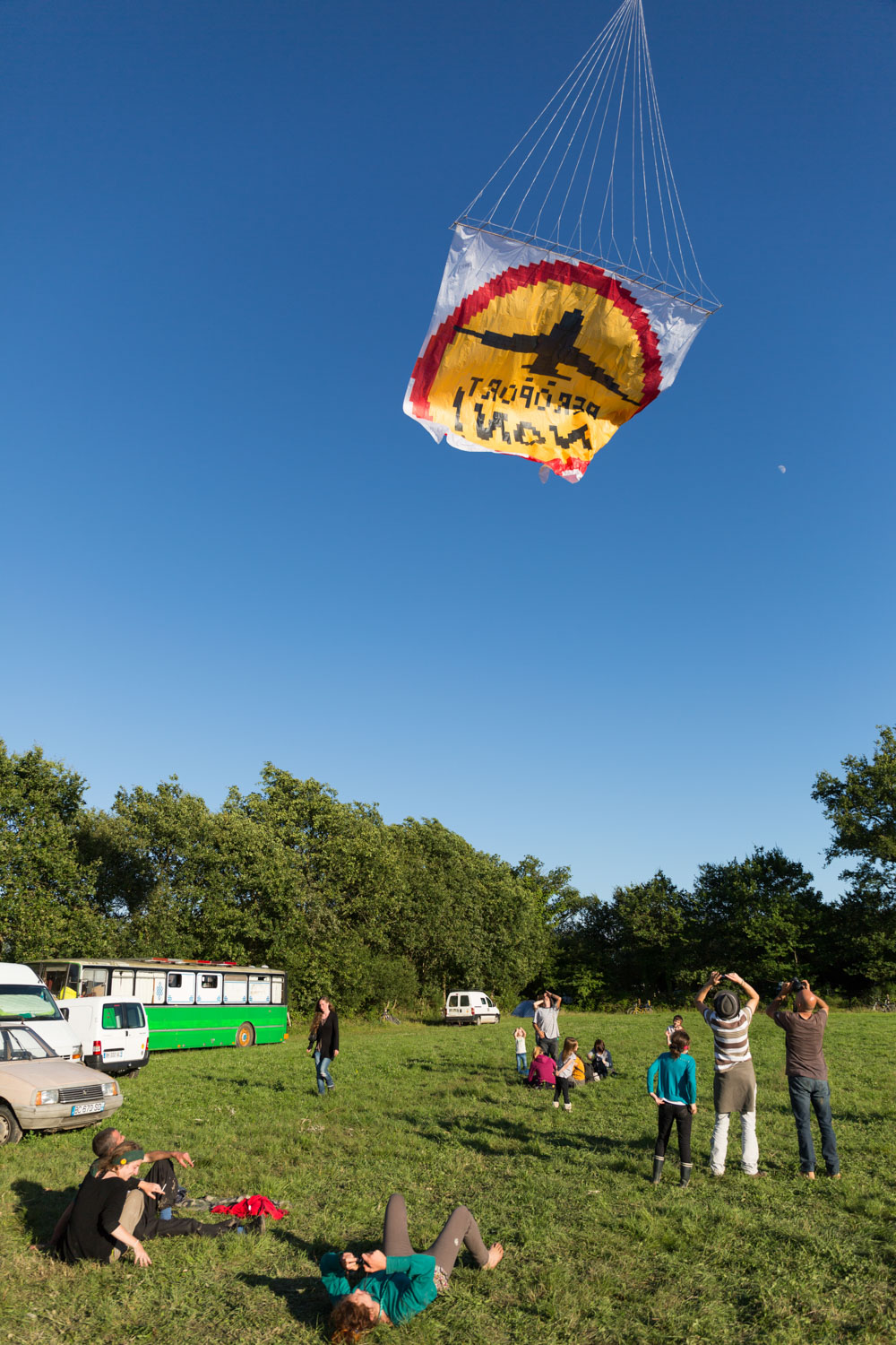 Free summer festival in Notre-Dame-des-Landes to protest against the construction of a new airport in a rual, humid and protected area. 
Notre-Dame-des-Landes, France - 06/07/2014.

Festival d'été gratuit à Notre-Dame-des-Landes pour protester contre la construction d'un aéroport dans une zone rurale, humide et protégée.
Notre-Dame-des-Landes, France - 06/07/2014.