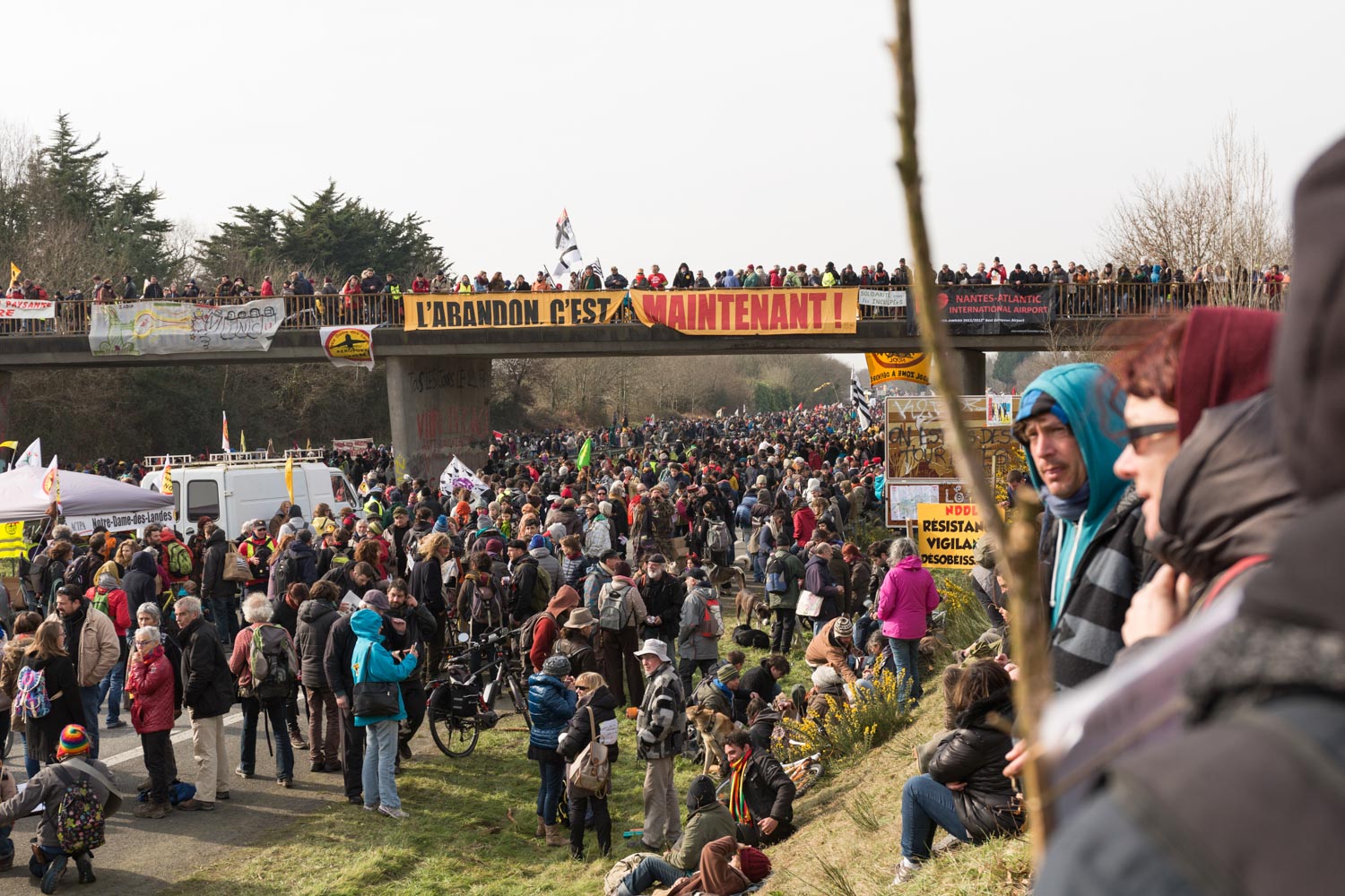 Blocking the highway between Nantes and Vannes to protest against the construction of a new airport.
Near Notre-Dame-des-Landes, France - 27/02/2016.

Opération blocage de la 2x2 voies Nantes-Vannes pour protester contre le projet d'aéroport. Une mobilisation massive. 
Près de Notre-Dame-des-Landes, France - 27/02/2016.
Près de Notre-Dame-des-Landes, France - 17/11/2017