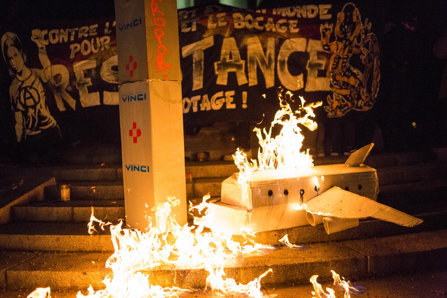 Demonstration to celebrate the abandonment of the 50 years old airport project of Notre-Dame-des-Landes, near Nantes in France, and say no to expulsions after the Prime Minister Edouard Philippe announced it during the day.
Nantes, France - 17/01/2018.

Manifestation pour célébrer l'abandon du projet d'aéroport à Notre Dame des Landes près de Nantes et dire non aux expulsions suite à l'annonce du Premier Ministre Edouard Phillipe dans la journée. 
Nantes, France - 17/01/2018.