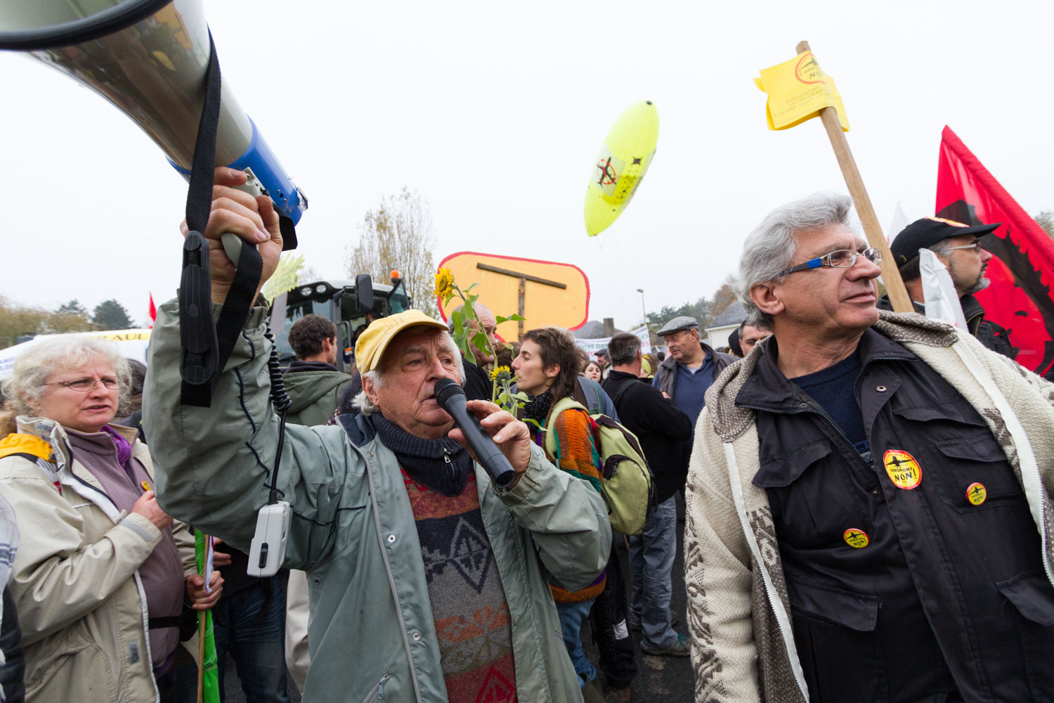 Demonstration in Notre-Dame-des-landes to protest against the construction of an airport in a rural area near Nantes.
Notre-Dame-des-Landes, France - 17/11/2012.

Manifestation à Notre-Dame-des-Landes pour protester contre le projet d'aéroport dans ce milieu rural au nord de Nantes.
Notre-Dame-des-Landes, France - 17/11/2012.