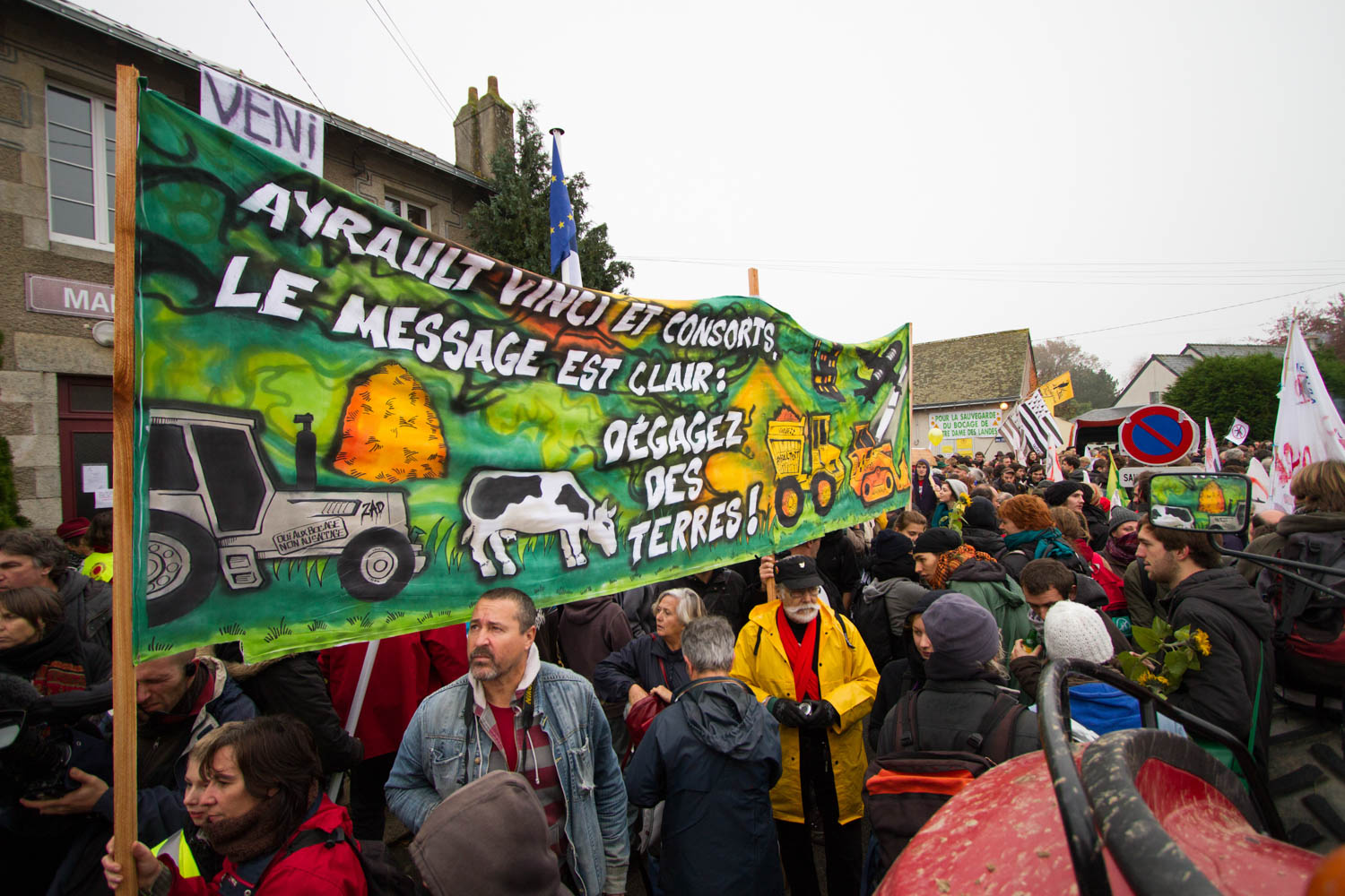 Demonstration in Notre-Dame-des-landes to protest against the construction of an airport in a rural area near Nantes.
Notre-Dame-des-Landes, France - 17/11/2012.

Manifestation à Notre-Dame-des-Landes pour protester contre le projet d'aéroport dans ce milieu rural au nord de Nantes.
Notre-Dame-des-Landes, France - 17/11/2012.