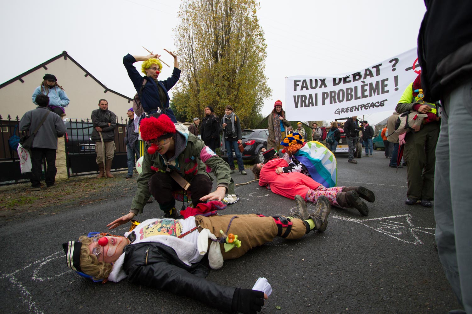 Demonstration in Notre-Dame-des-landes to protest against the construction of an airport in a rural area near Nantes.
Notre-Dame-des-Landes, France - 17/11/2012.

Manifestation à Notre-Dame-des-Landes pour protester contre le projet d'aéroport dans ce milieu rural au nord de Nantes.
Notre-Dame-des-Landes, France - 17/11/2012.