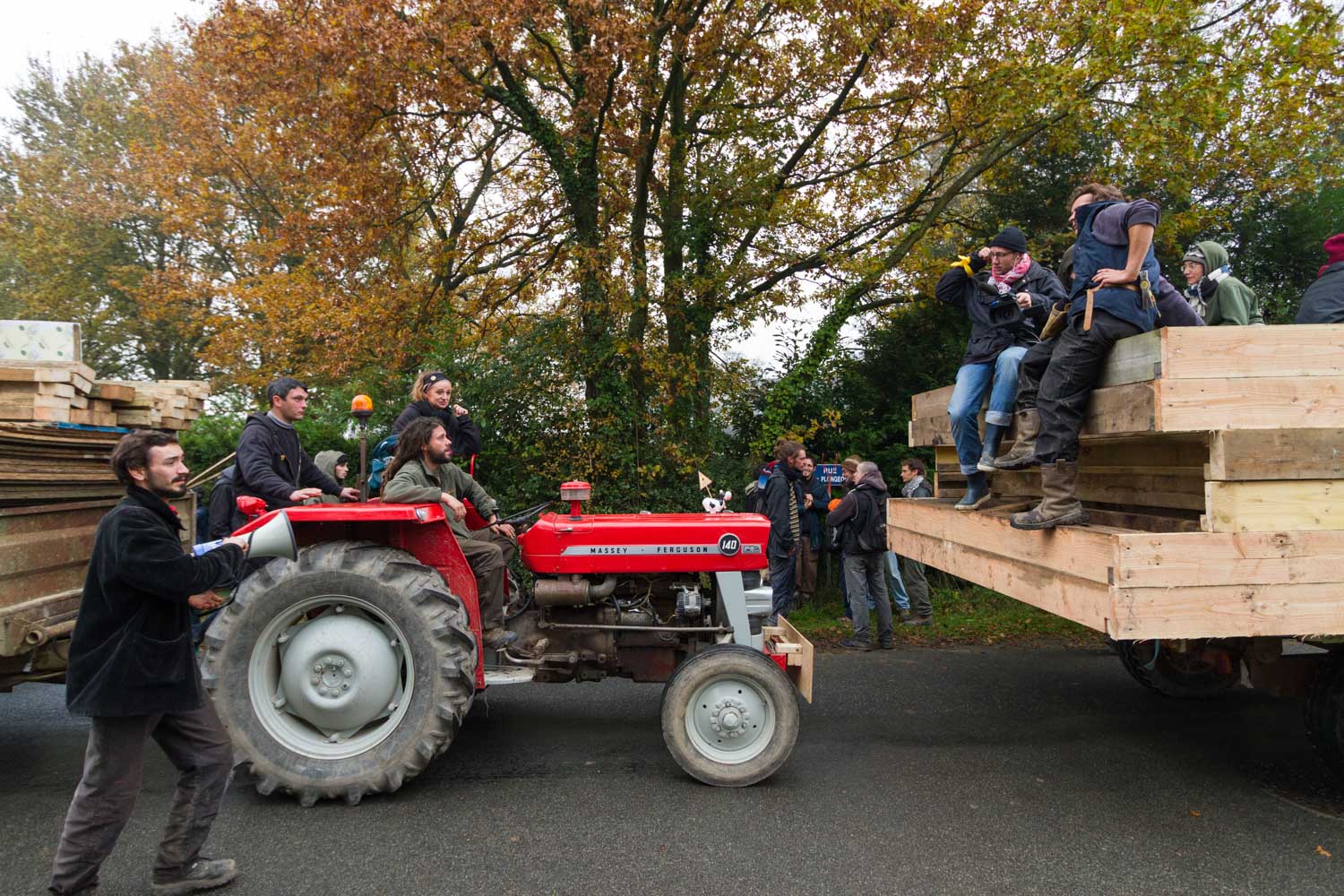 Demonstration in Notre-Dame-des-landes to protest against the construction of an airport in a rural area near Nantes.
Notre-Dame-des-Landes, France - 17/11/2012.

Manifestation à Notre-Dame-des-Landes pour protester contre le projet d'aéroport dans ce milieu rural au nord de Nantes.
Notre-Dame-des-Landes, France - 17/11/2012.