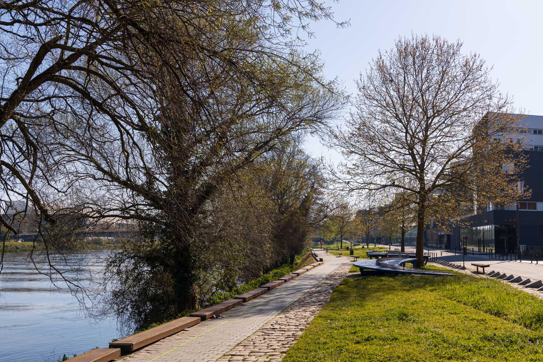 Streets of Nantes are empty, such as here quai Francois Mitterand. Nantes, France - March 25th 2020.
Les rues de Nantes sont vides, comme ici au Quai Francois Mitterand. Nantes, France - 25 mars 2020.