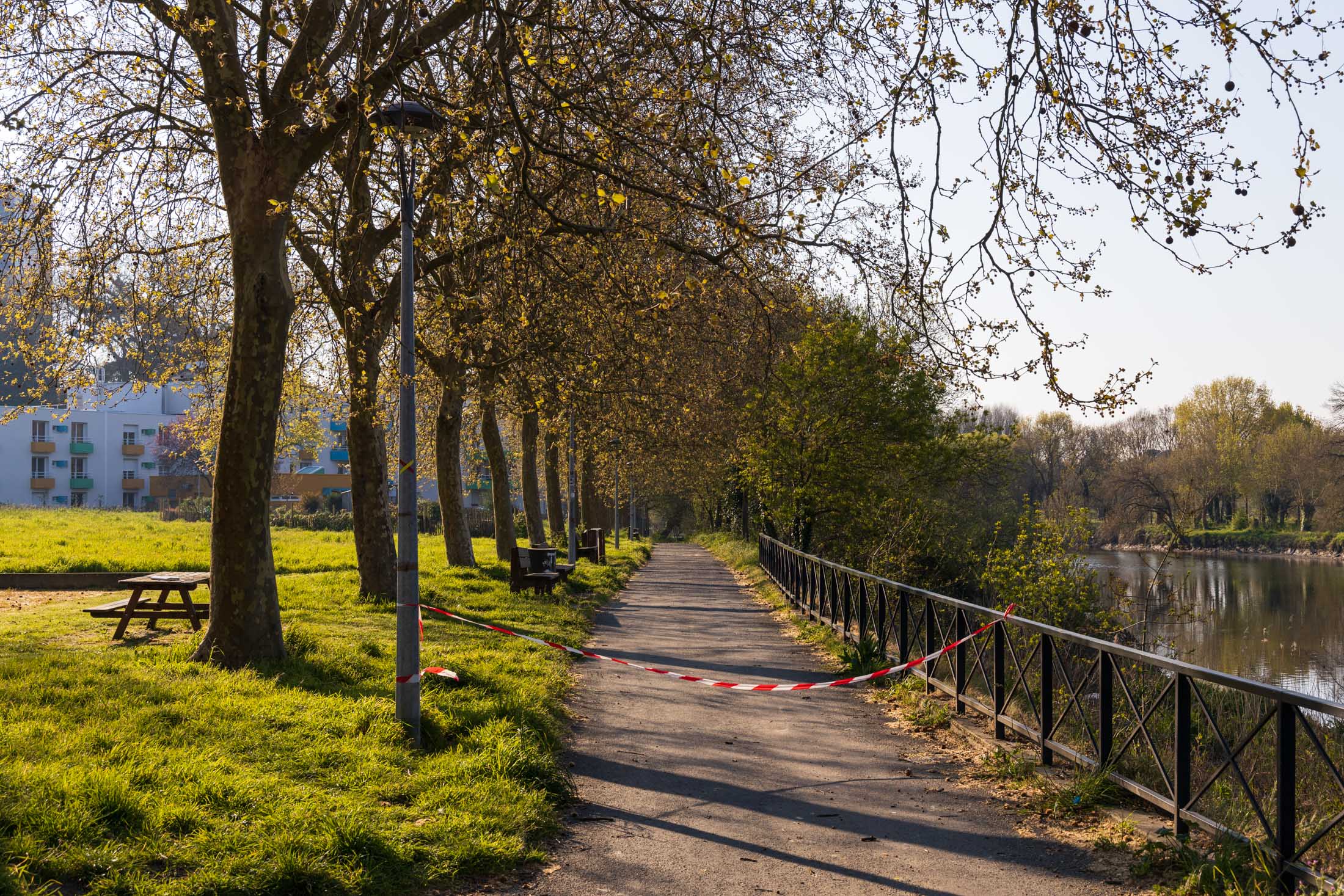 Banks of Sevre river are forbidden to avoid groupings and covid-19 spreading. Reze, France - April 2nd 2020.
Les bords de Sevre sont interdits d acces pour eviter les rassemblements et la propagation du covid-19. Reze, France - 2 avril 2020.