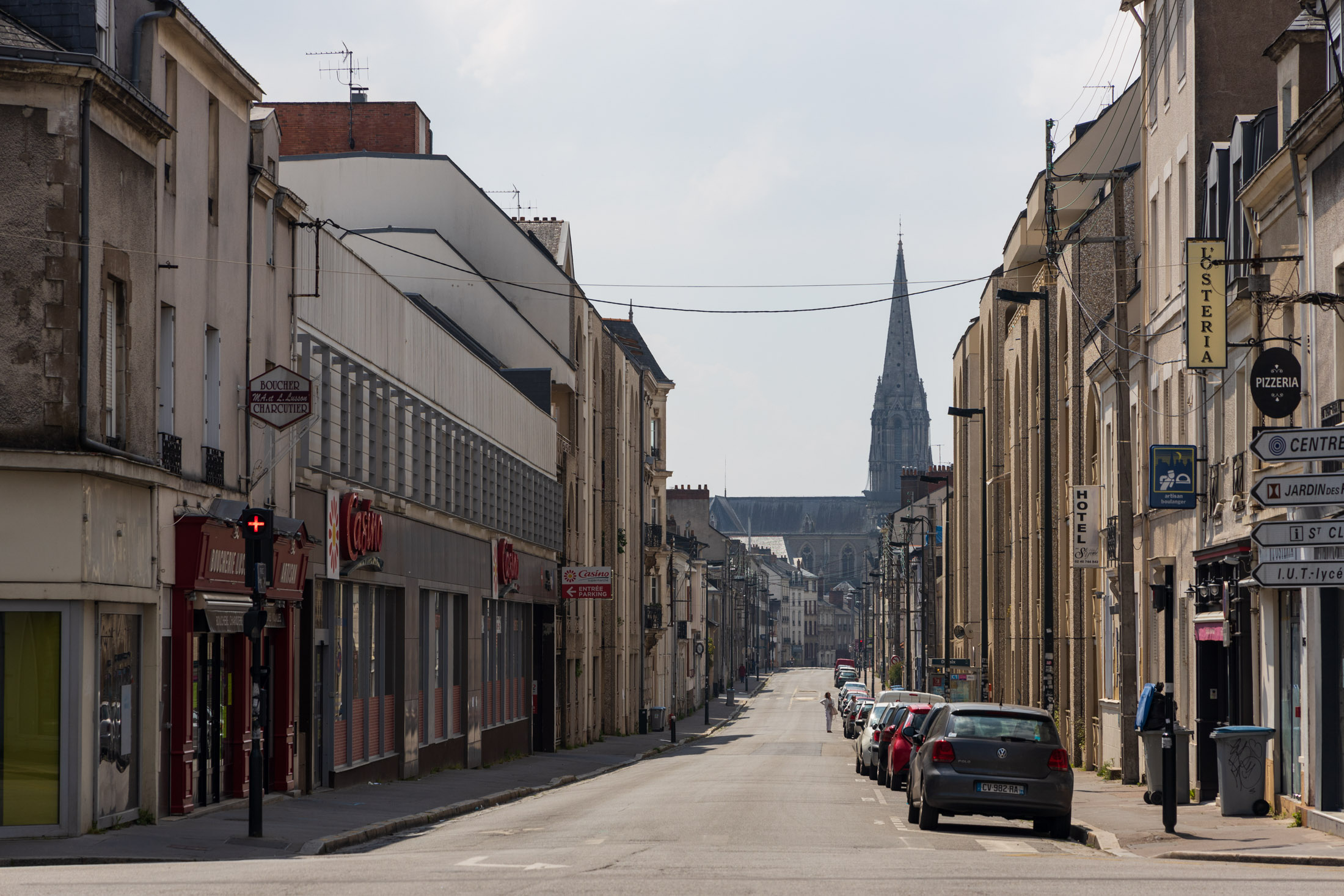 General Buat street is empty. Nantes, France - April 26th 2020.
La rue du General Buat vide. Nantes, France - 26 avril 2020.