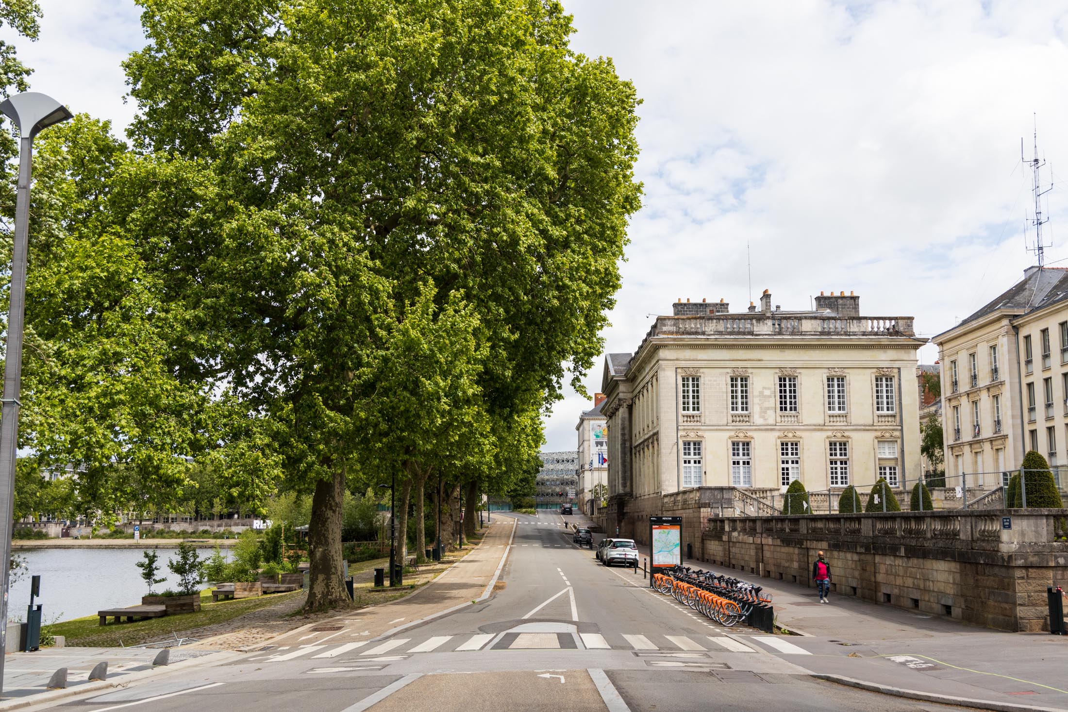 Empty quai Ceineray during the confinement. Nantes, France - May 1st 2020.
Quai Ceineray desert pendant le confinement. Nantes, France - 1er Mai 2020.