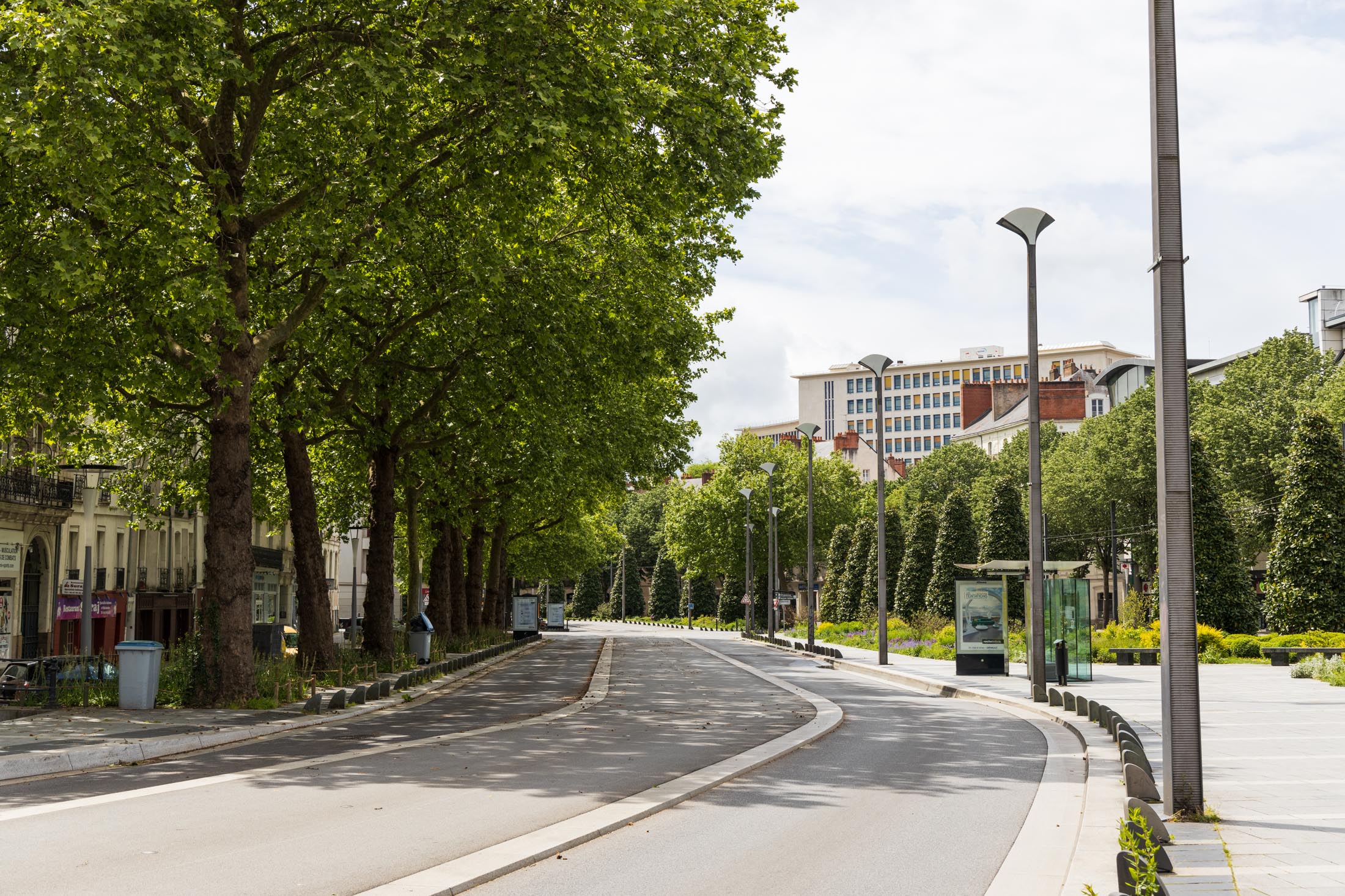 Cours des 50 otages in Nantes is empty. Nantes, France - May 1st 2020.
Le cours des 50 otages est vide. Nantes, France - 1er Mai 2020.